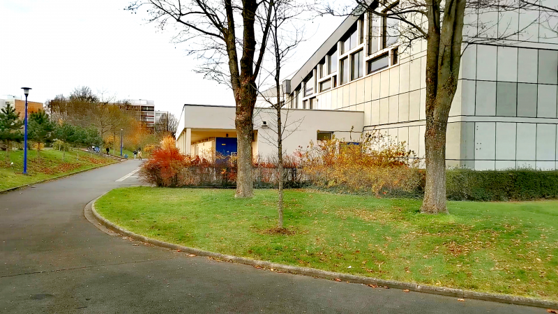 La cour du lycée Gaston Berger